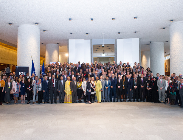 Conseil général de l'OIE, photo de groupe de 2019, l’OIE a 157 membres dans 153 pays.